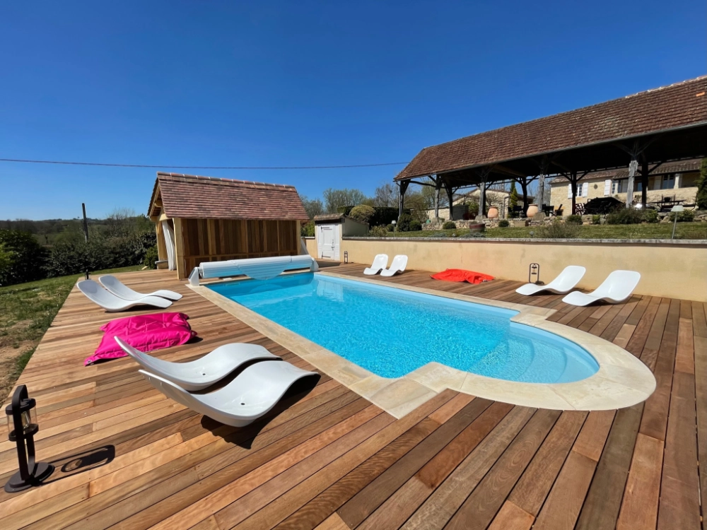 Au bord de la piscine